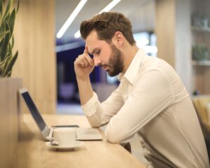 Ragazzo non riesce a lavorare perché in Overthinking